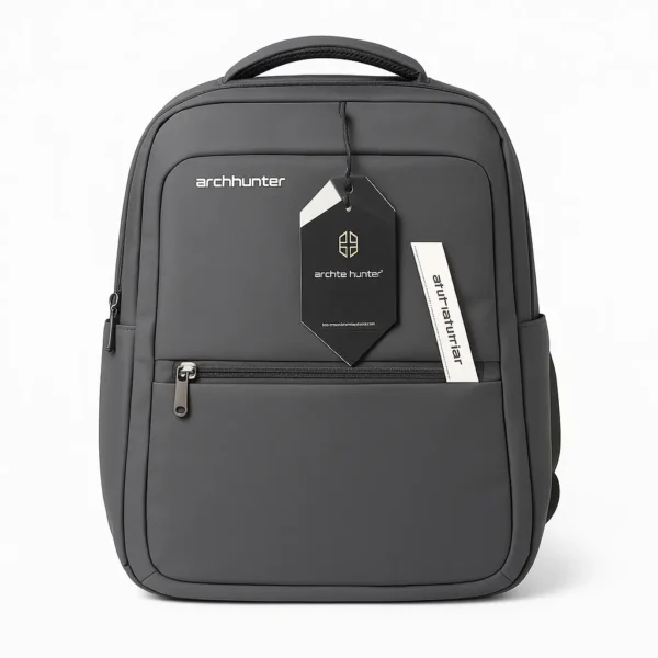 Brand: archhunter (tag reads "archte hunter") Tag: Black and white, more premium-style branding Design: Front zipper is clearly visible; more traditional pocket layout Impression: Slightly more classic look with an emphasis on business or office utility